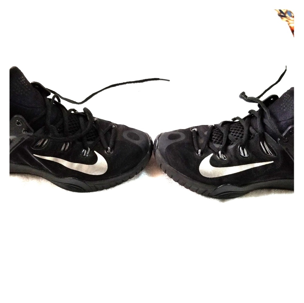 Hyper zoom Nike basketball shoes